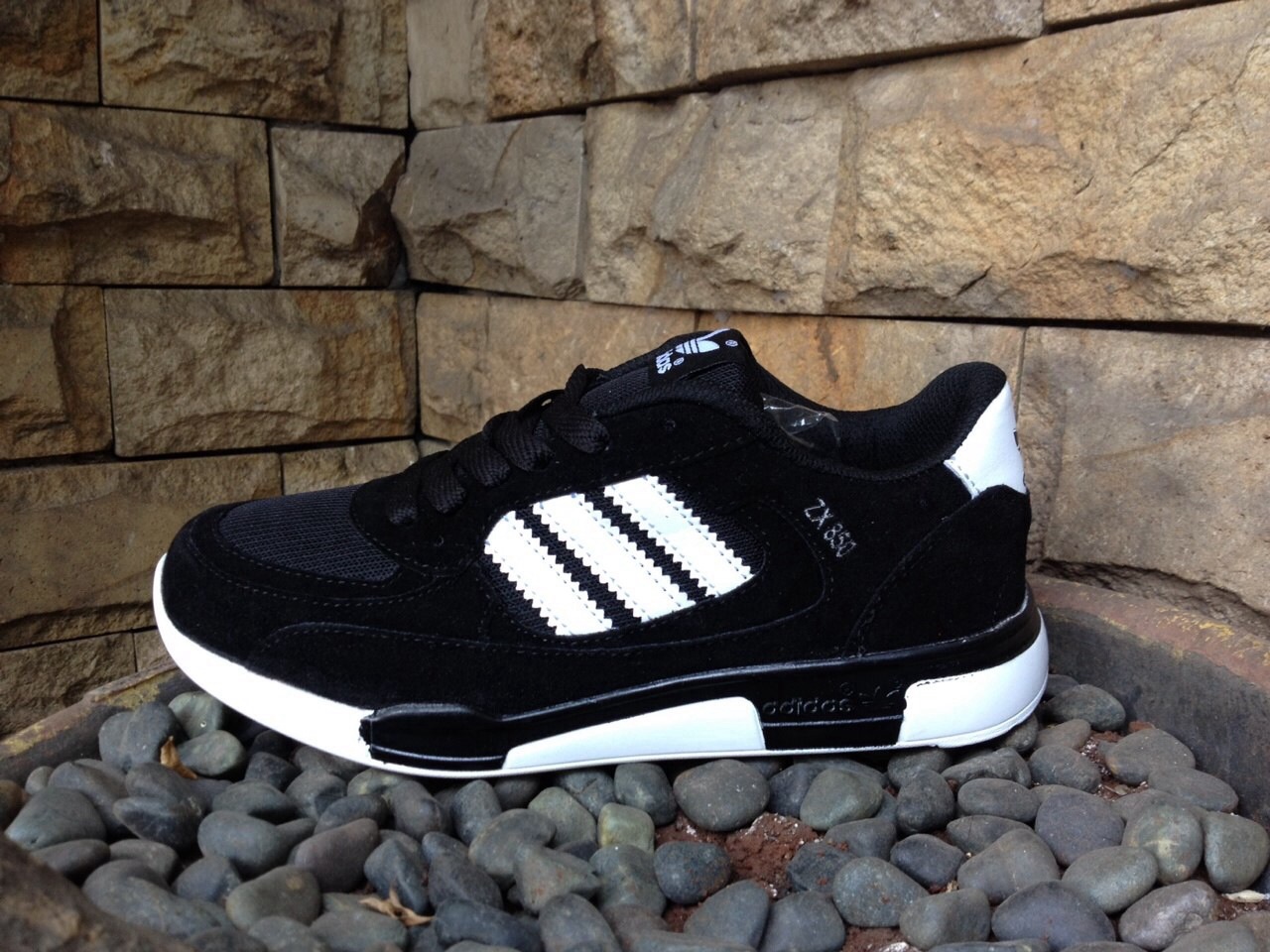 harga sepatu adidas zx 850